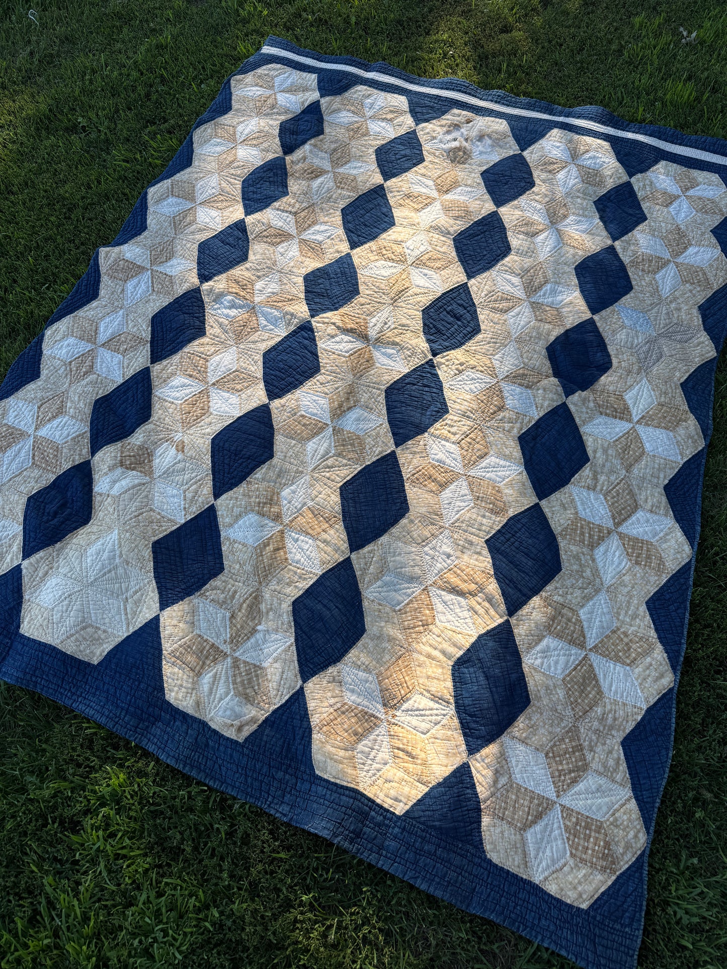 Late 1800s Hand-Stitched Antique Quilt in Navy/Creams - Tumbling Blocks Pattern