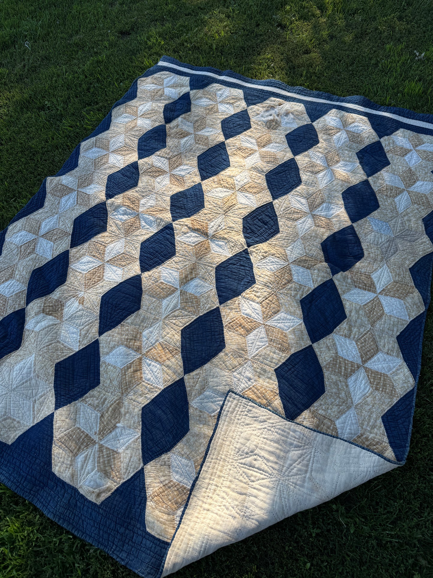 Late 1800s Hand-Stitched Antique Quilt in Navy/Creams - Tumbling Blocks Pattern
