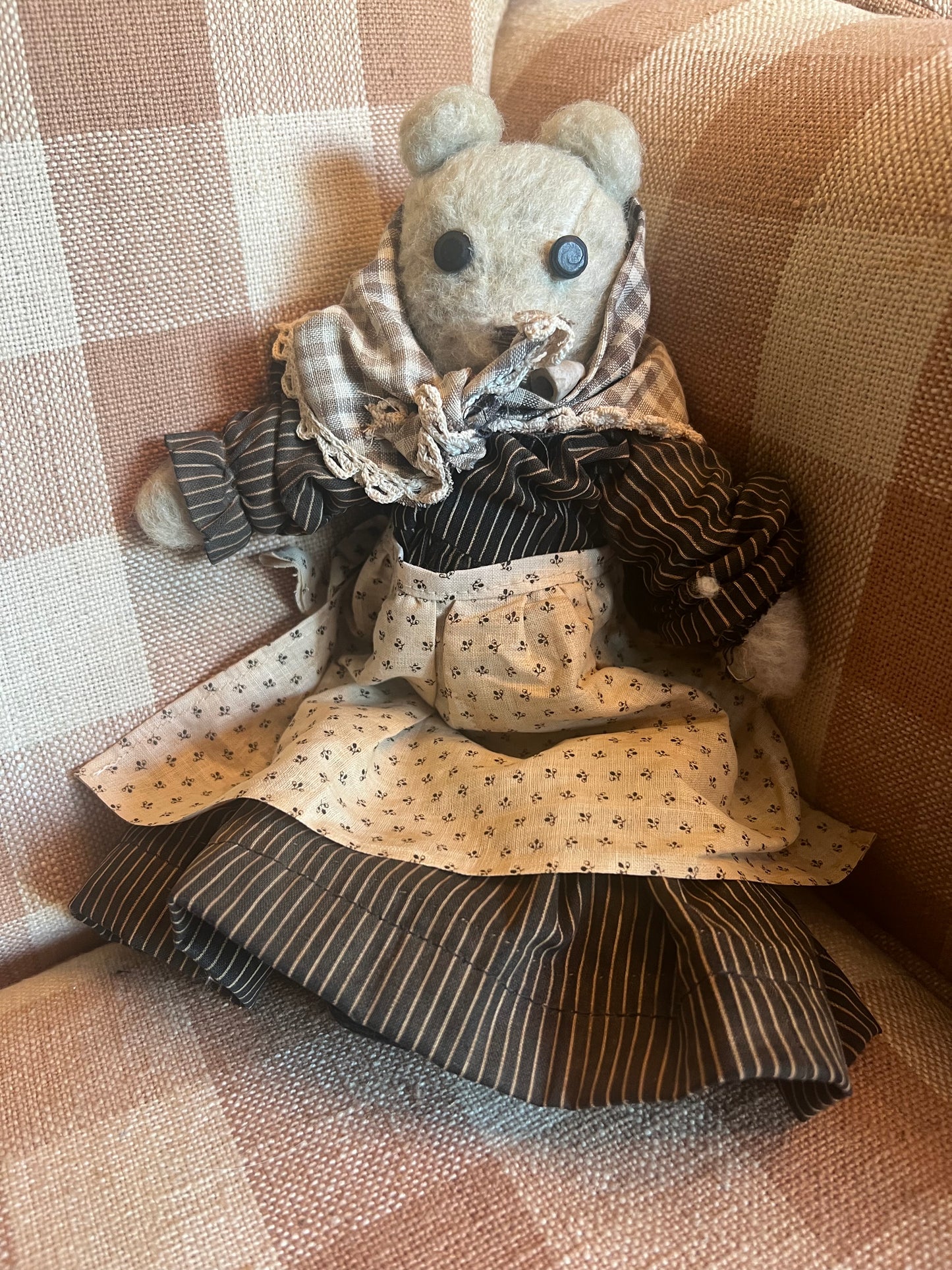 Early Bear in Brown Pattern Dress/Bonnet