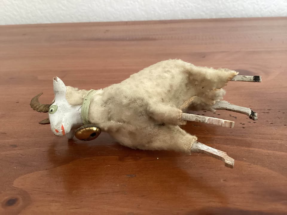 Putz Ram with Bell Collar