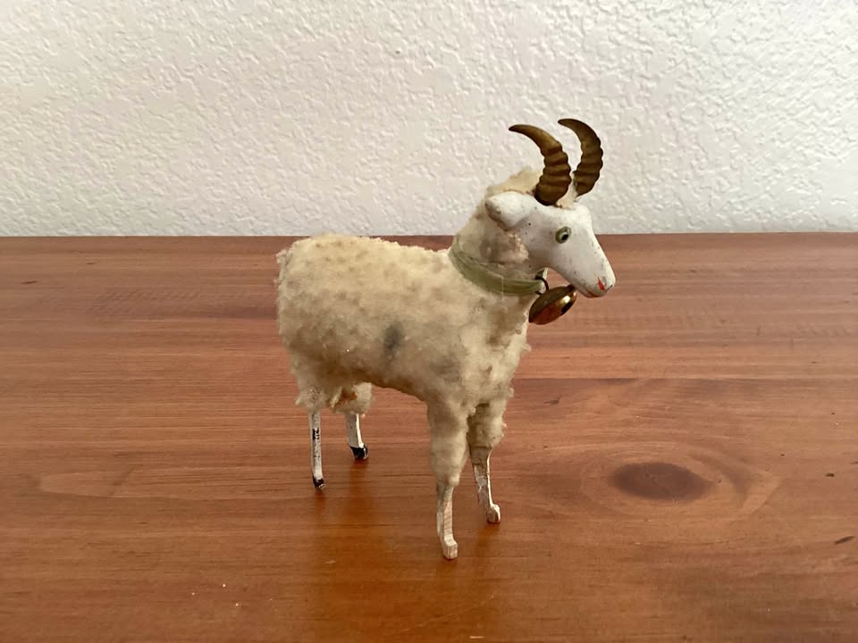 Putz Ram with Bell Collar