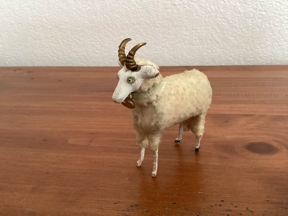 Putz Ram with Bell Collar