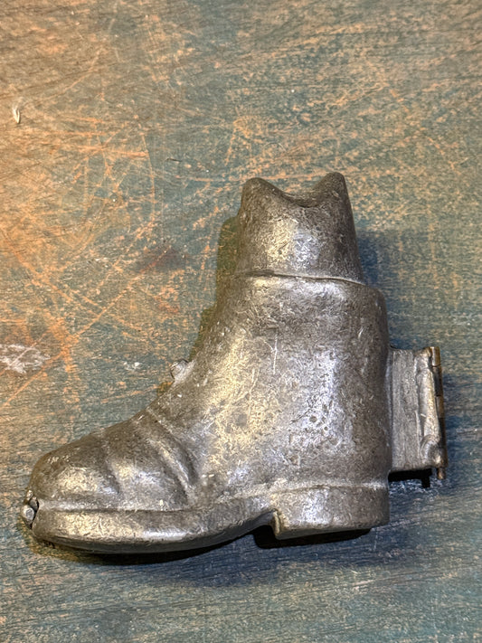 Antique Cat in a Boot Metal Mold