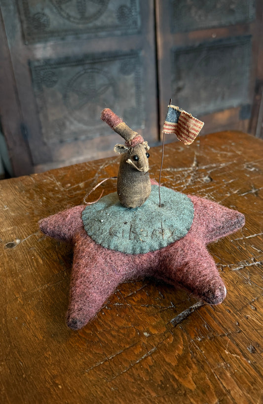 Americana Mouse Wool Pin Cushion