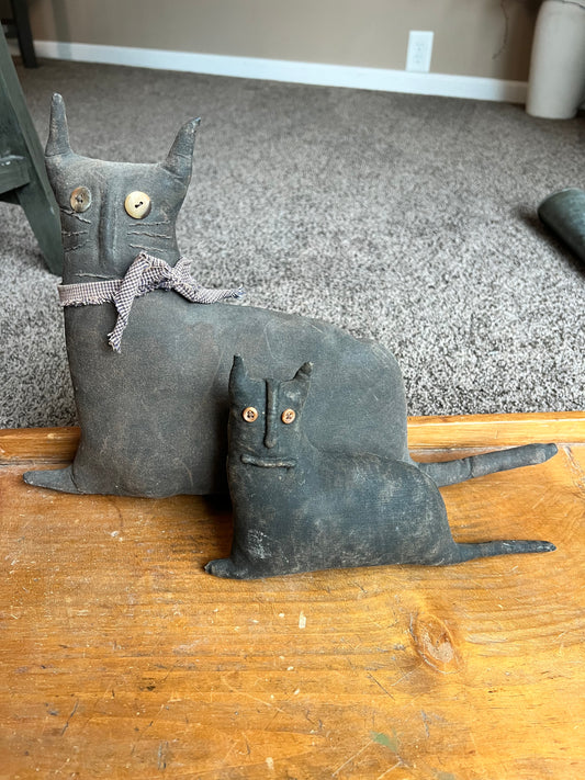 Set of 2 Folk Art Button-Eyed Cats