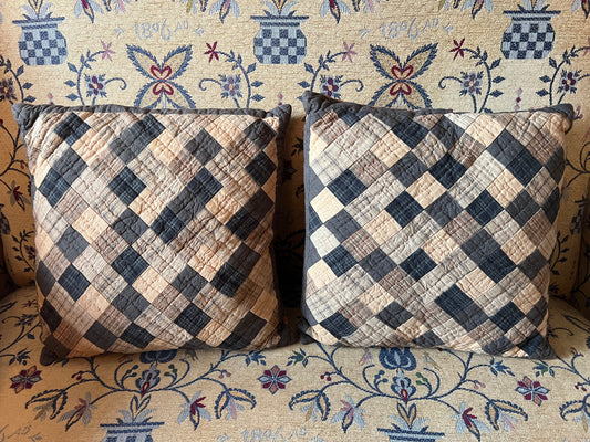 Set of 2 Quilted Pillows
